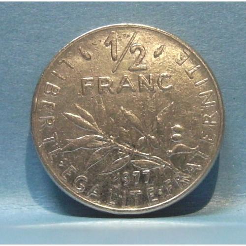 Pièce De 1/2 Franc (Cinquante Centimes) Semeuse - France - 1977 on Productcaster.