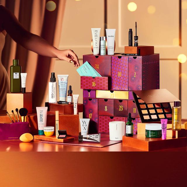 LOOKFANTASTIC Beauty Adventskalender 2023 (Meer dan €625 waard!) on Productcaster.