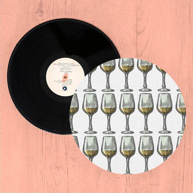 White Wine Slip Mat Mehrfarbig on Productcaster.