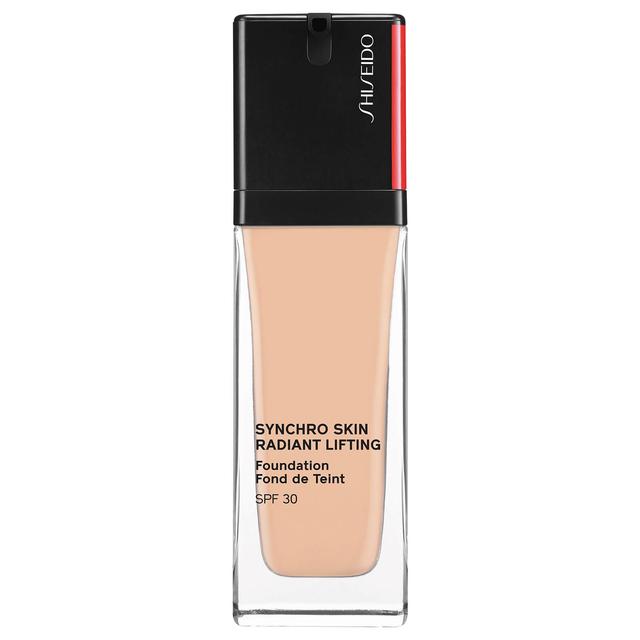 Shiseido Synchro Skin Radiant Lifting SPF30 Foundation 30ml (Various Shades) - 150 Lace on Productcaster.