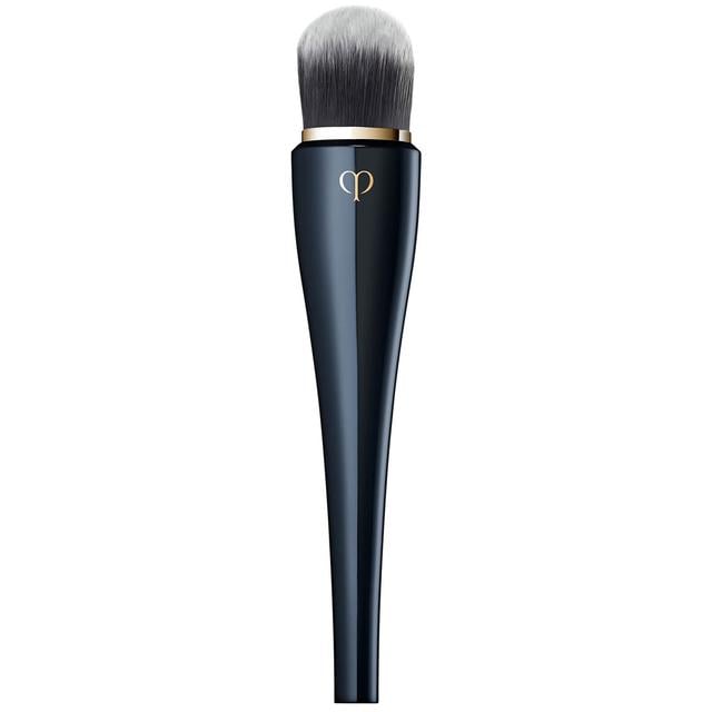 Clé de Peau Beauté Light Coverage Foundation Brush on Productcaster.