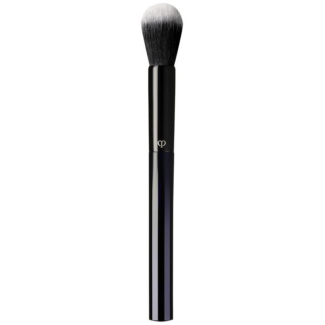 Clé de Peau Beauté Powder and Crème Brush on Productcaster.