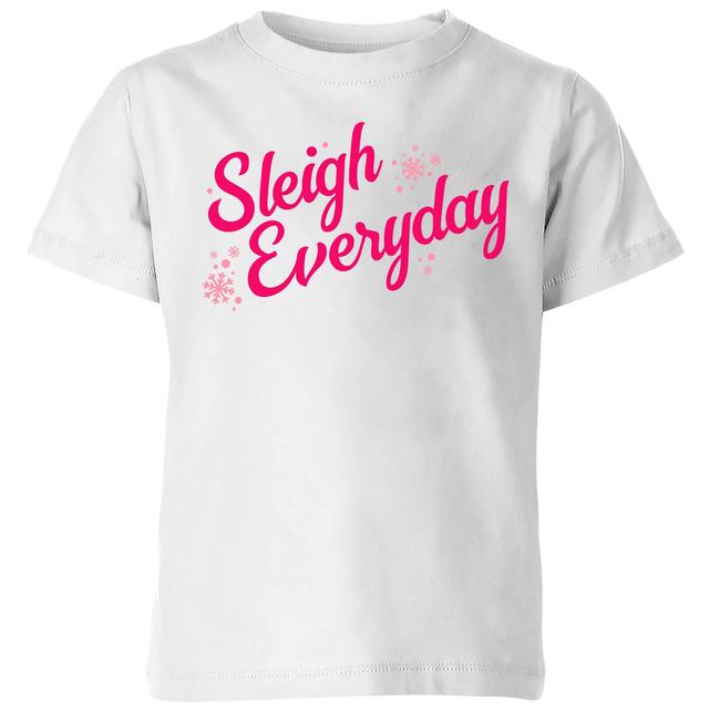 Snowy Sleigh Everyday Kids' T-Shirt - White - 7-8 Jahre - Weiß on Productcaster.