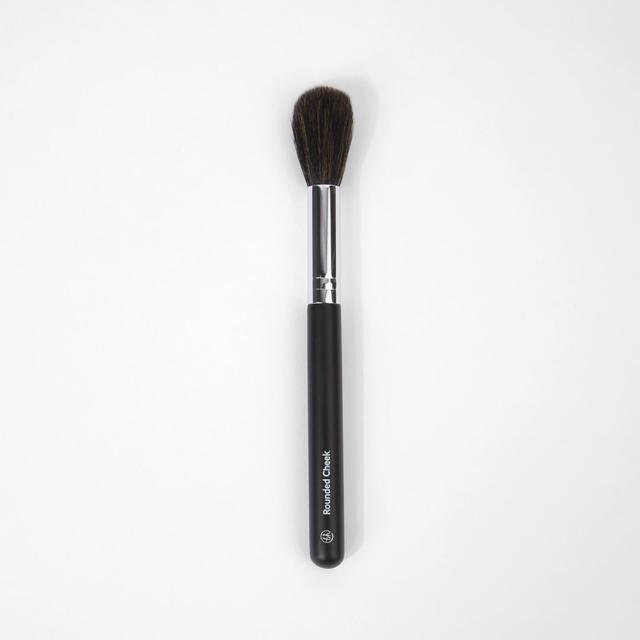 BH Cosmetics Rounded Cheek Brush on Productcaster.