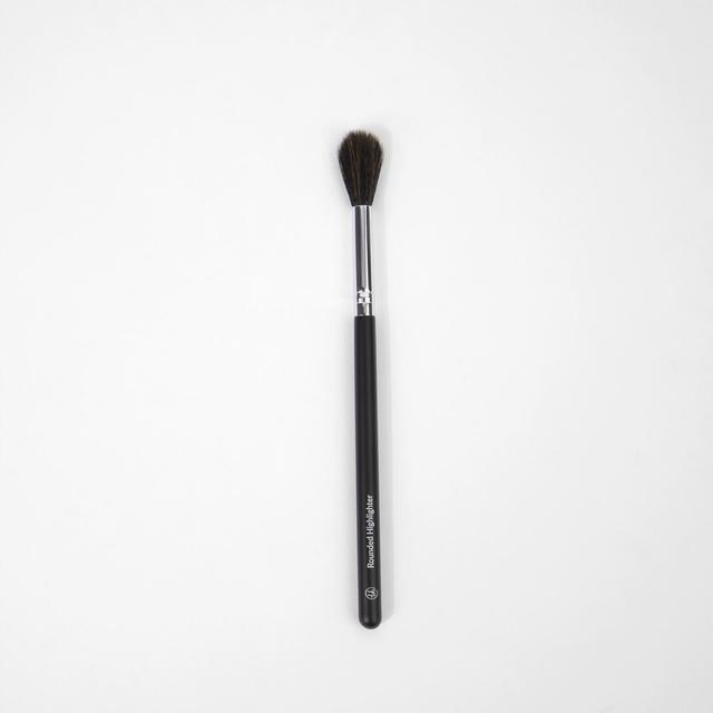 BH Cosmetics Rounded Highlighter Brush on Productcaster.