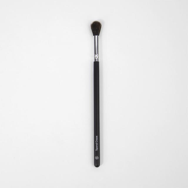 BH Cosmetics Tapered Crease Brush on Productcaster.