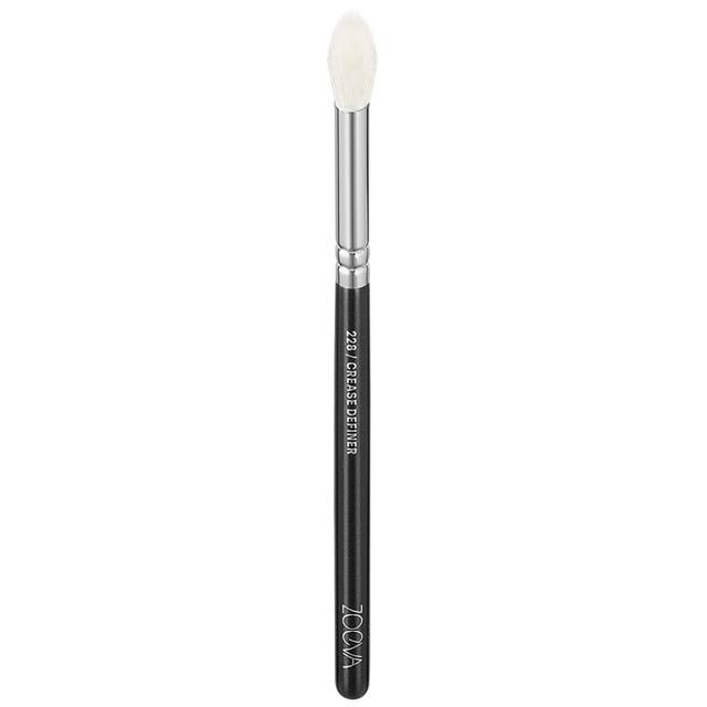 ZOEVA 228 Vegan Crease Definer Brush on Productcaster.