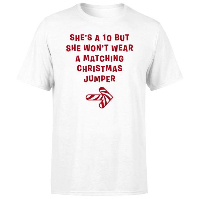 She's A 10 But She Won't Wear A Matching Christmas Jumper Men's T-Shirt - White - XXL - Weiß on Productcaster.