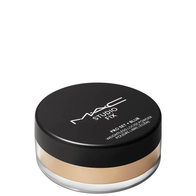 MAC Studio Fix Pro Set + Blur Weightless Loose Powder 6.5g (Various Shades) - MEDIUM on Productcaster.