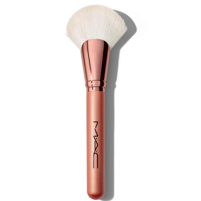 MAC 143S Bronzer Fan Brush on Productcaster.