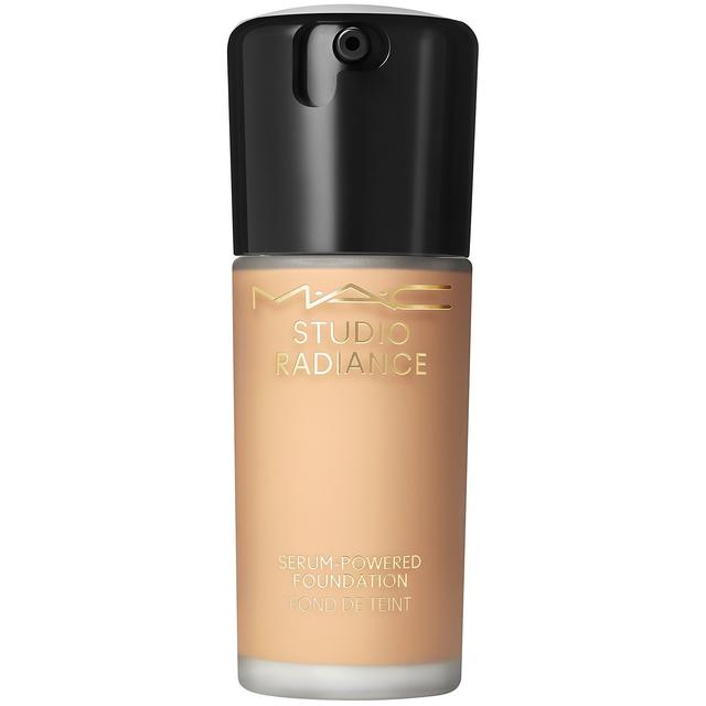 MAC Studio Radiance Serum Powered Foundation 30ml (Various Shades) - NC35 on Productcaster.