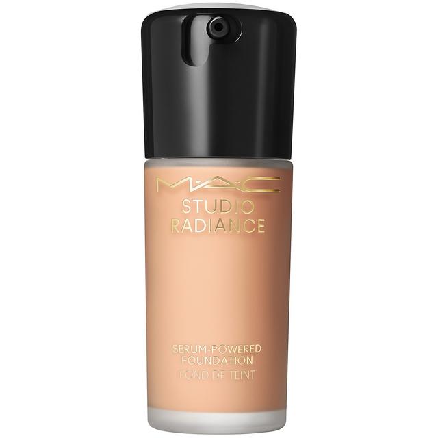 MAC Studio Radiance Serum Powered Foundation 30ml (Various Shades) - NW25 on Productcaster.