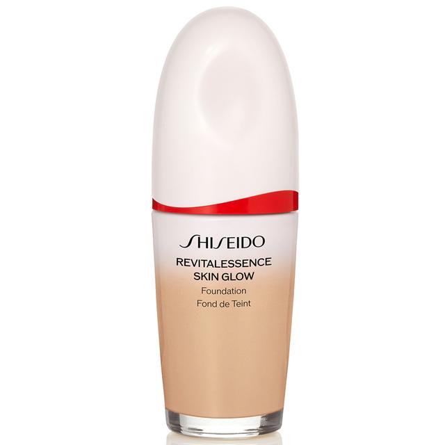 Shiseido Revitalessence Glow Foundation 30ml (Various Shades) - 240 Quartz on Productcaster.