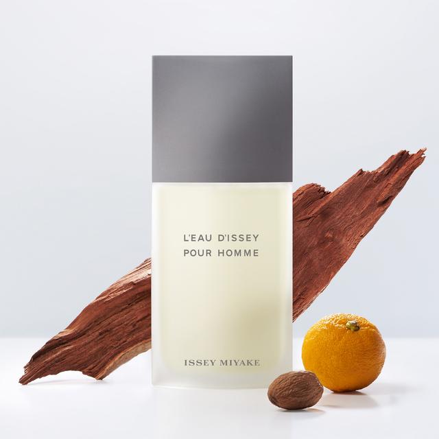 Issey Miyake L'Eau D'Issey Pour Homme Eau de Toilette 125ml Set on Productcaster.