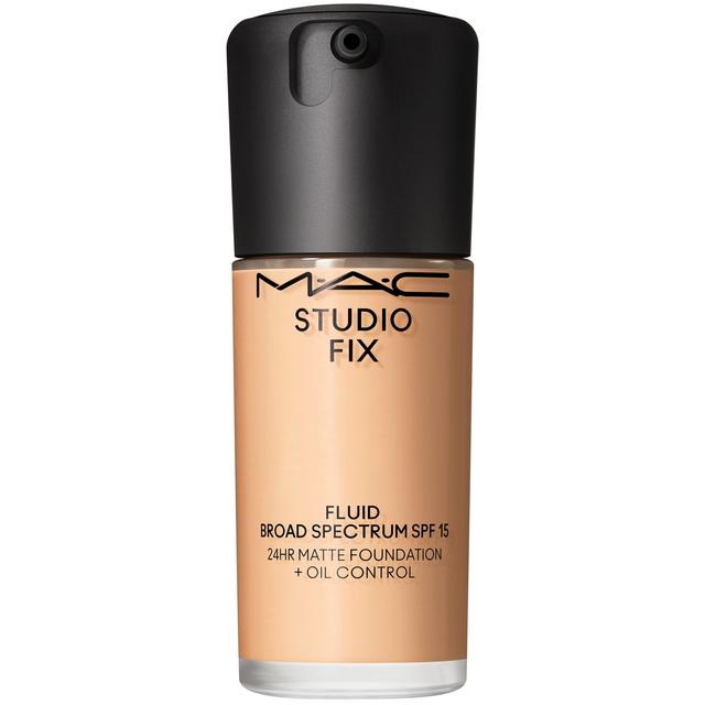 MAC Studio Fix Fluid Foundation Broad Spectrum SPF15 30ml (Various Shades) - NC17 on Productcaster.