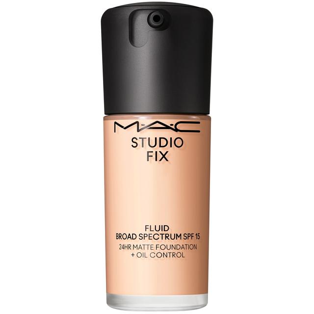 MAC Studio Fix Fluid Broad Spectrum SPF15 Foundation 30ml (Various Shades) - N4 on Productcaster.