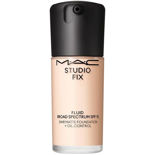 MAC Studio Fix Fluid Broad Spectrum SPF15 Foundation 30ml (Various Shades) - NW5 on Productcaster.