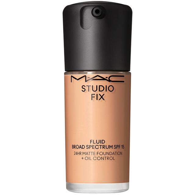 MAC Studio Fix Fluid Foundation Broad Spectrum SPF15 30ml (Various Shades) - NC27 on Productcaster.