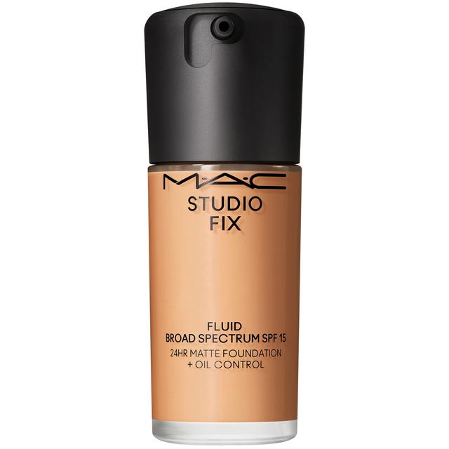 MAC Studio Fix Fluid Broad Spectrum SPF15 Foundation 30ml (Various Shades) - NC40 on Productcaster.