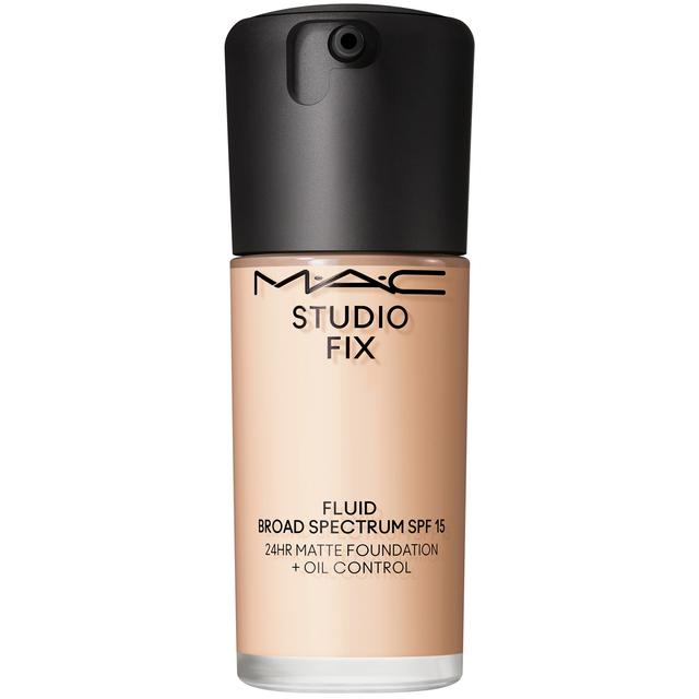 MAC Studio Fix Fluid Broad Spectrum SPF15 Foundation 30ml (Various Shades) - NC12 on Productcaster.