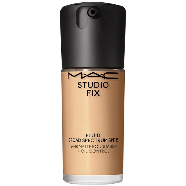 MAC Studio Fix Fluid Broad Spectrum SPF15 Foundation 30ml (Various Shades) - NC41 on Productcaster.