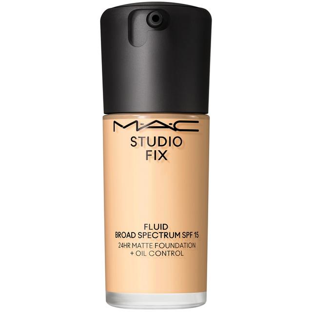 MAC Studio Fix Fluid Broad Spectrum SPF15 Foundation 30ml (Various Shades) - NC13 on Productcaster.