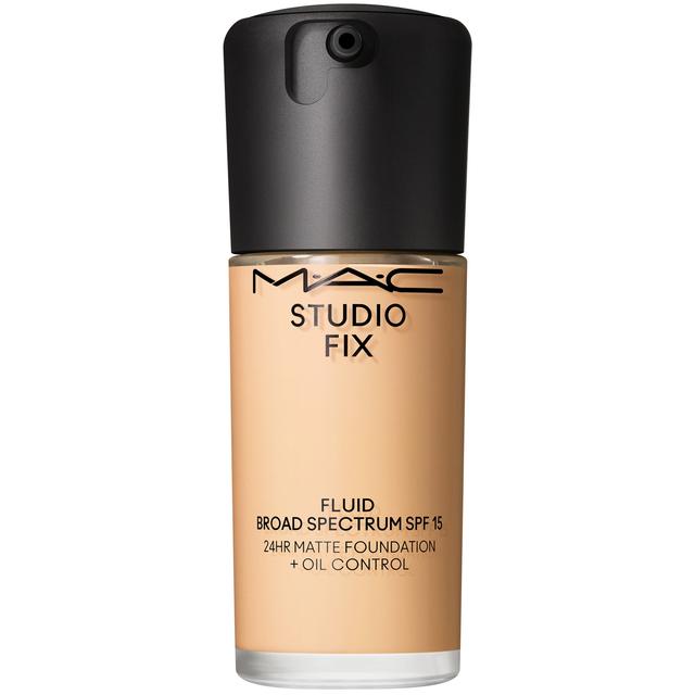 MAC Studio Fix Fluid Broad Spectrum SPF15 Foundation 30ml (Various Shades) - NC15 on Productcaster.