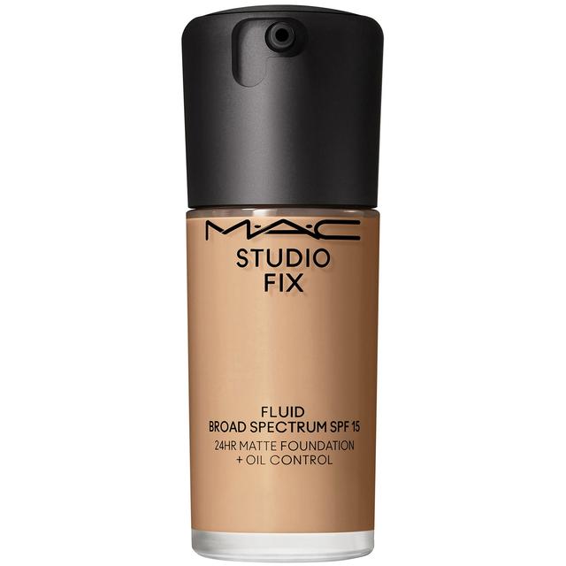 MAC Studio Fix Fluid Broad Spectrum SPF15 Foundation 30ml (Various Shades) - NC43.5 on Productcaster.