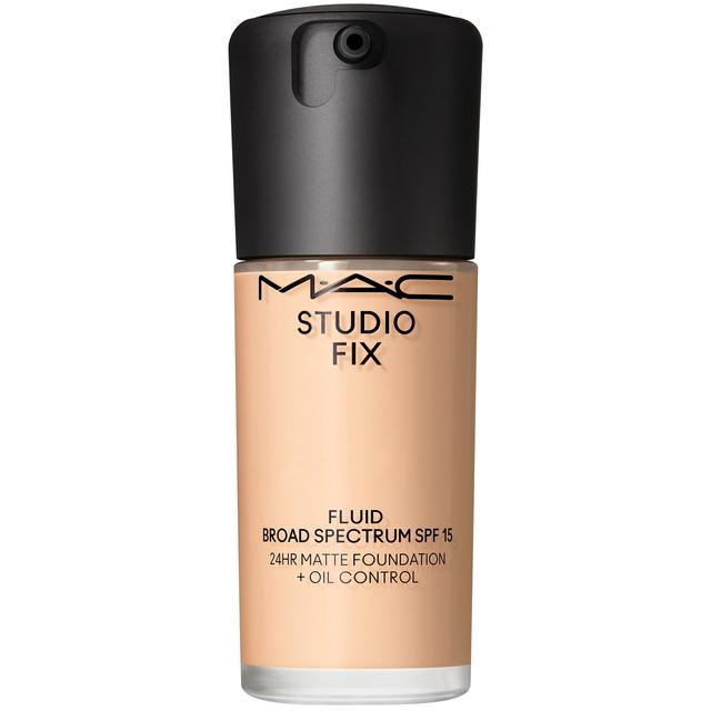 MAC Studio Fix Fluid Broad Spectrum SPF15 Foundation 30ml (Various Shades) - NC16 on Productcaster.