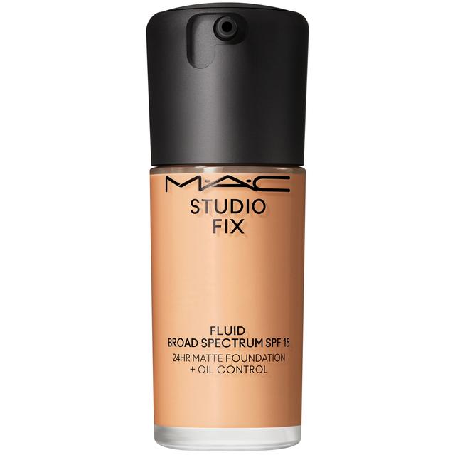 MAC Studio Fix Fluid Broad Spectrum SPF15 Foundation 30ml (Various Shades) - NC35 on Productcaster.