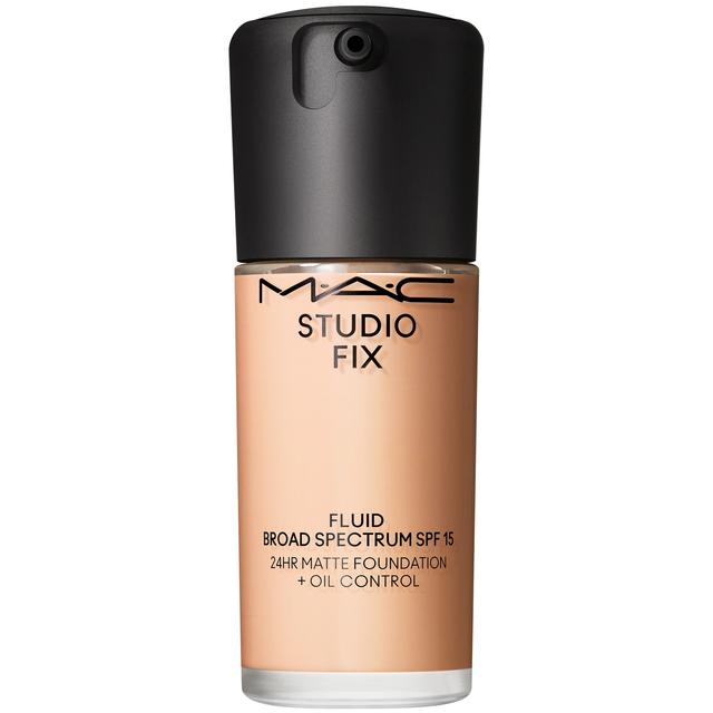 MAC Studio Fix Fluid Broad Spectrum SPF15 Foundation 30ml (Various Shades) - NW13 on Productcaster.