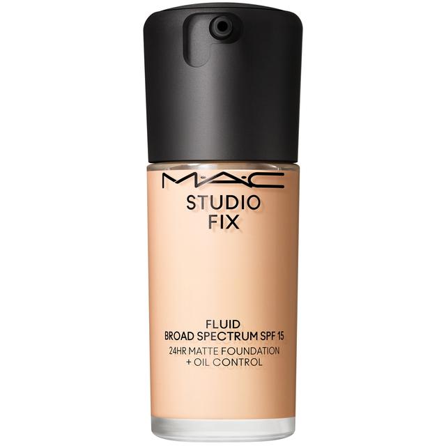 MAC Studio Fix Fluid Broad Spectrum SPF15 Foundation 30ml (Various Shades) - NW15 on Productcaster.