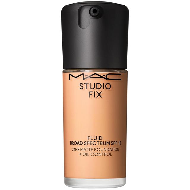 MAC Studio Fix Fluid Broad Spectrum SPF15 Foundation 30ml (Various Shades) - NW18 on Productcaster.