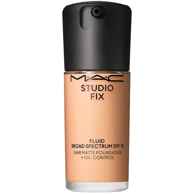 MAC Studio Fix Fluid Foundation Broad Spectrum SPF15 30ml (Various Shades) - NW20 on Productcaster.