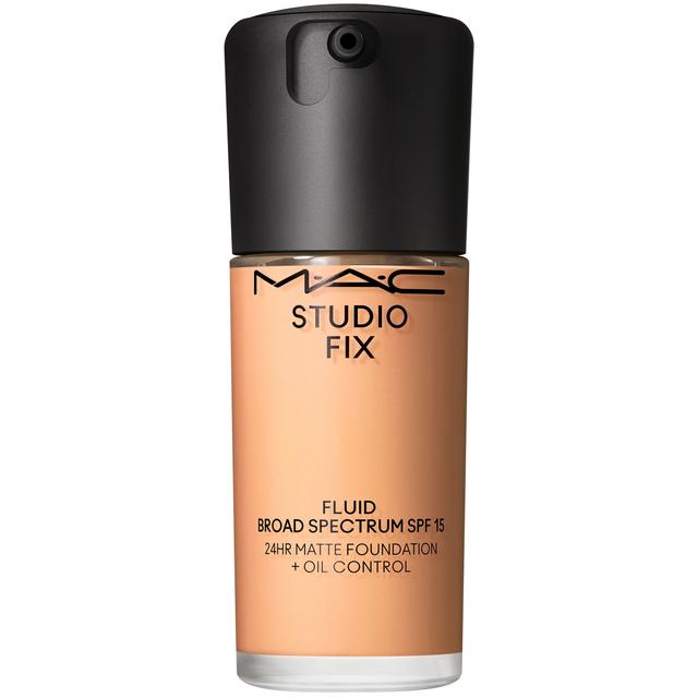 MAC Studio Fix Fluid Broad Spectrum SPF15 Foundation 30ml (Various Shades) - NW22 on Productcaster.