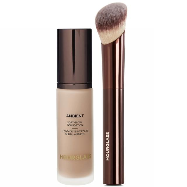 Hourglass Soft Glow Foundation and Soft Glow Foundation Brush Bundle 30ml (Various Shades) - 4.5 on Productcaster.