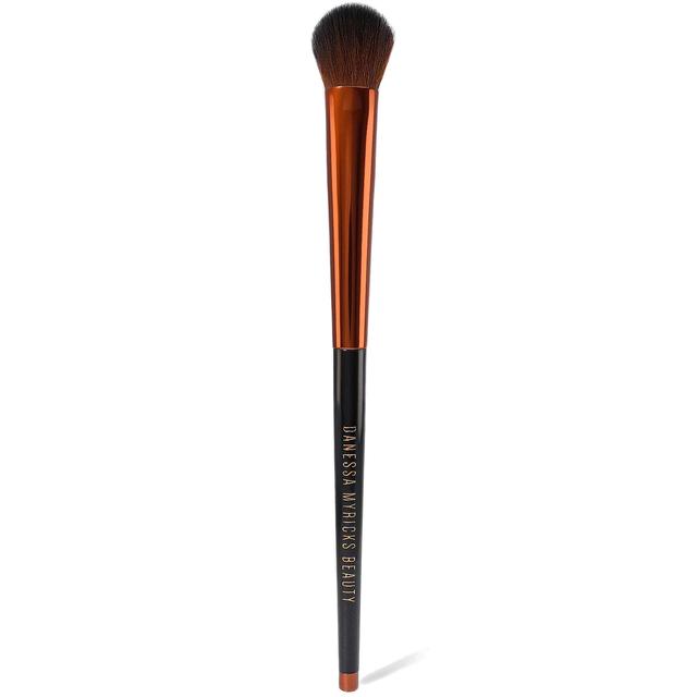 Danessa Myricks Beauty Yummy 3.0 Conceal and Sculpt Brush on Productcaster.