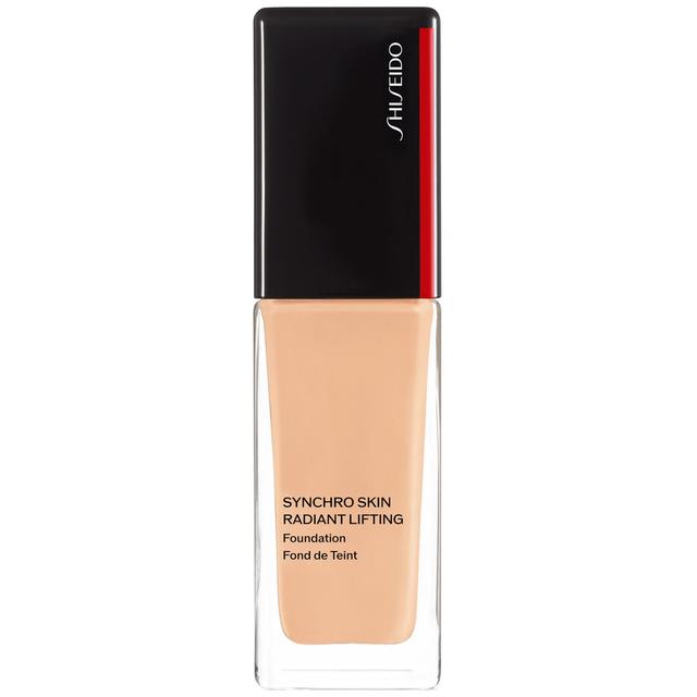 Shiseido Synchro Skin Radiant Lifting Foundation 30ml (Various Shades) - Quartz on Productcaster.