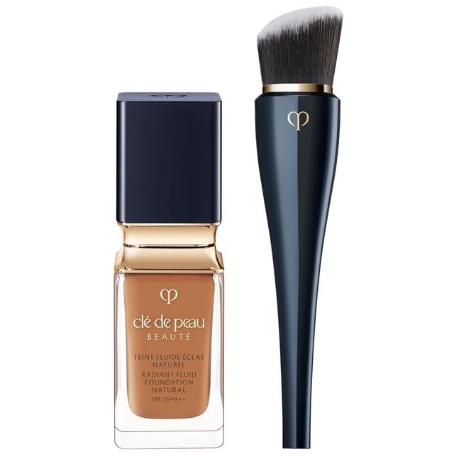 Clé de Peau Beauté Radiant Fluid Foundation Natural 35ml & Clé de Peau Beauté High Coverage Foundation Brush (Various Shades) - O70 on Productcaster.