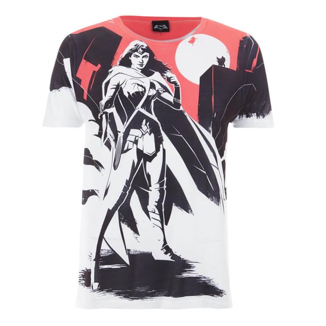 DC Comics Men's Batman v Superman Wonder Woman Scene T-Shirt - White - XL on Productcaster.