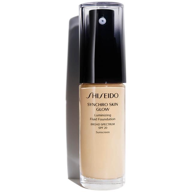 Shiseido Synchro Skin Glow Luminizing Foundation 30ml (Various Shades) - Golden 2 on Productcaster.