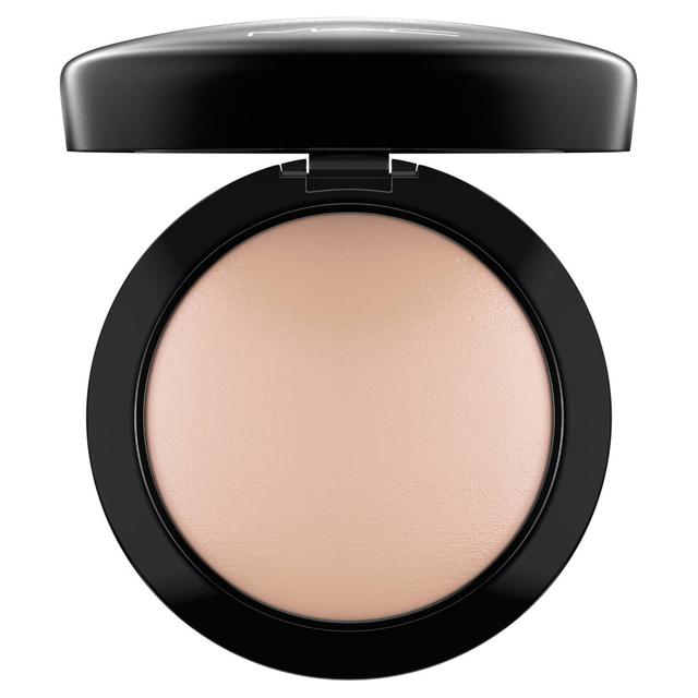 MAC Mineralize Skinfinish Natural Powder (Various Shades) - Medium on Productcaster.