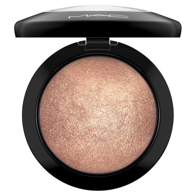 MAC Mineralize Skinfinish Highlighter (Various Shades) - Global Glow on Productcaster.