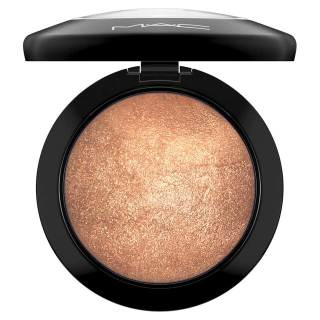 MAC Mineralize Skinfinish Highlighter (Various Shades) - Gold Deposit on Productcaster.