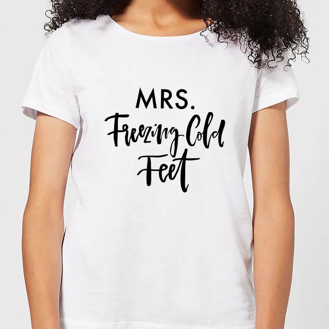 Mrs. Freezing Cold Feet Women's T-Shirt - White - S - Weiß on Productcaster.