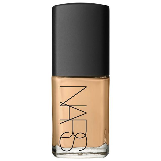 NARS Cosmetics Sheer Glow Foundation (Various Shades) - Vanuatu on Productcaster.