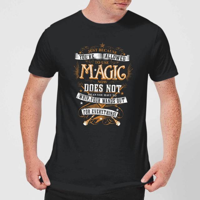 Camiseta Whip Your Wands Out para hombre de Harry Potter - Negro - XL - Negro on Productcaster.