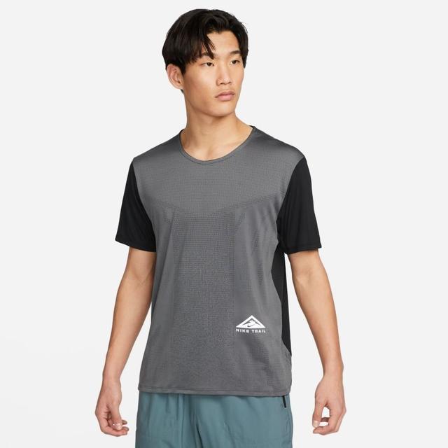 Nike Running T-shirt Dri-fit Trail Rise 365 - Smoke Grey/black/white, size Large on Productcaster.