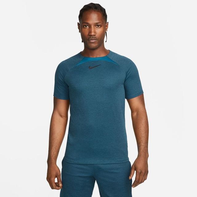 Nike Training T-shirt Dri-fit Academy - Industrial Blue/black, size Small on Productcaster.