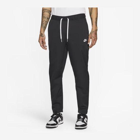 Nike Club Men's Woven Tapered Leg P BLACK/WHITE, størrelse Small on Productcaster.